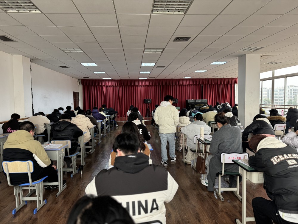 2025届成都融创四川单招学员在专心考试